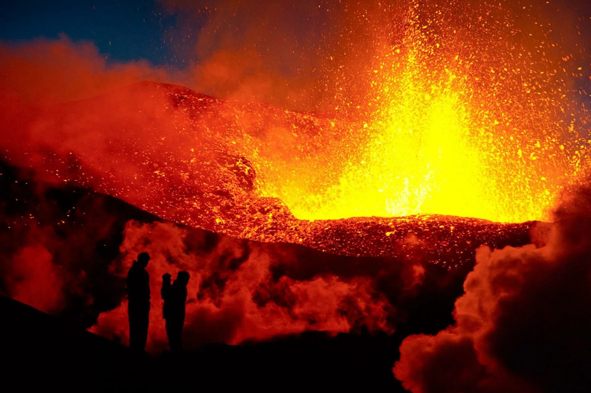 Кипящее небо. Кипящая лава. Извержение вулкана. Вулкан лава. Вулкан огонь.