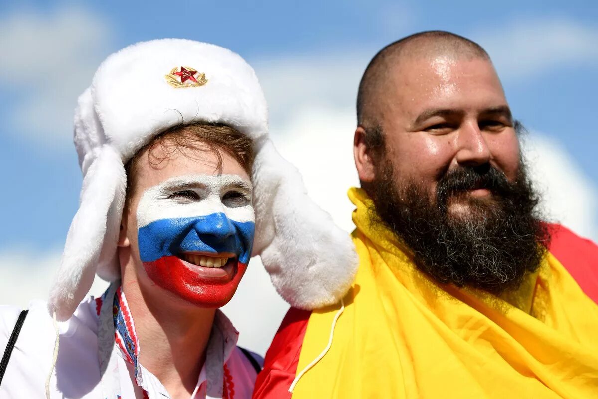 Сборная испании по футболу. Испания связь. Конституции испании 1978 г. Испания евросоюз. Российско-испанские отношения.