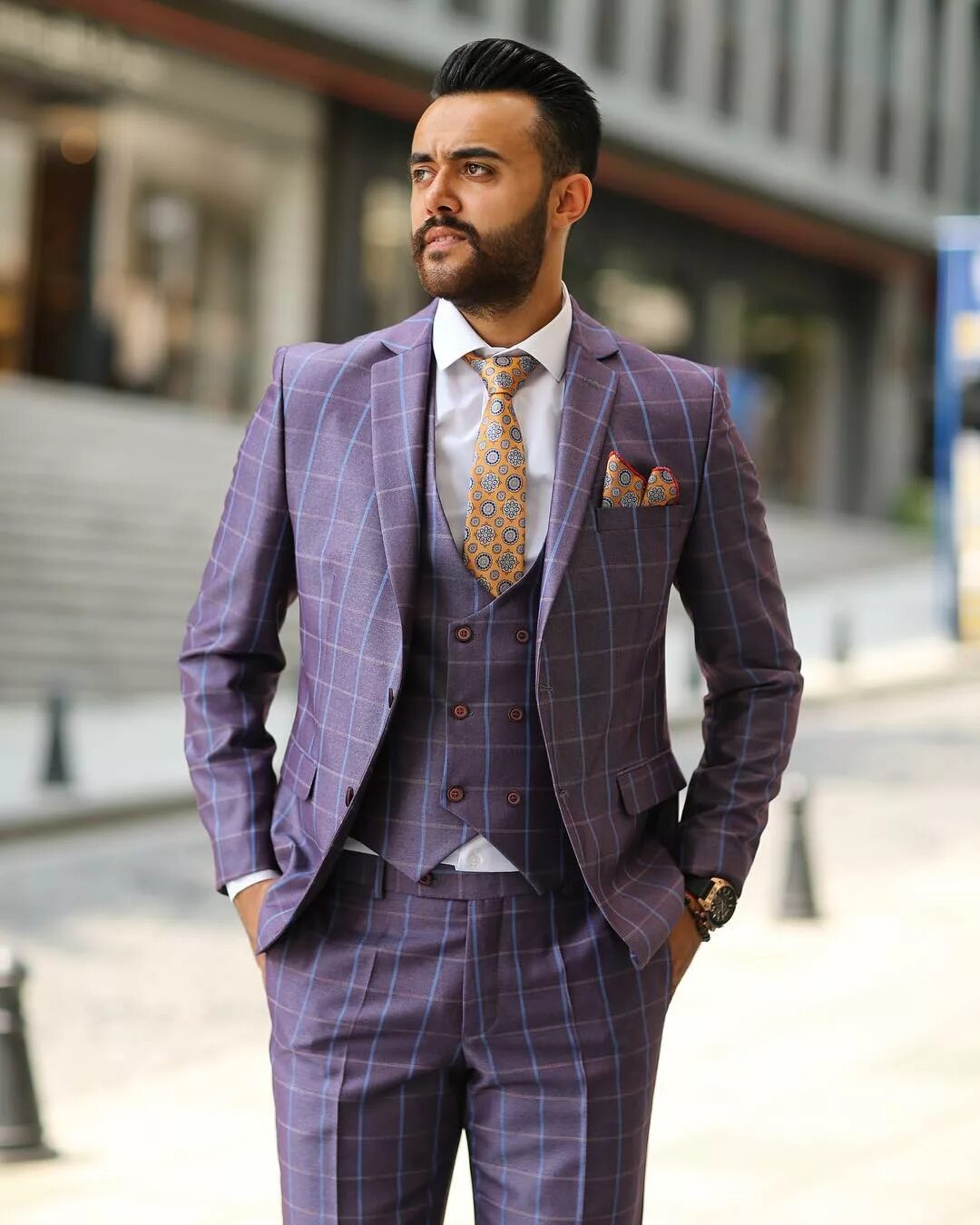 стильные костюмы тройка. стильный мужчина в костюме. серый костюм мужской. стильные костюмы тройка. модные мужские костюмы.