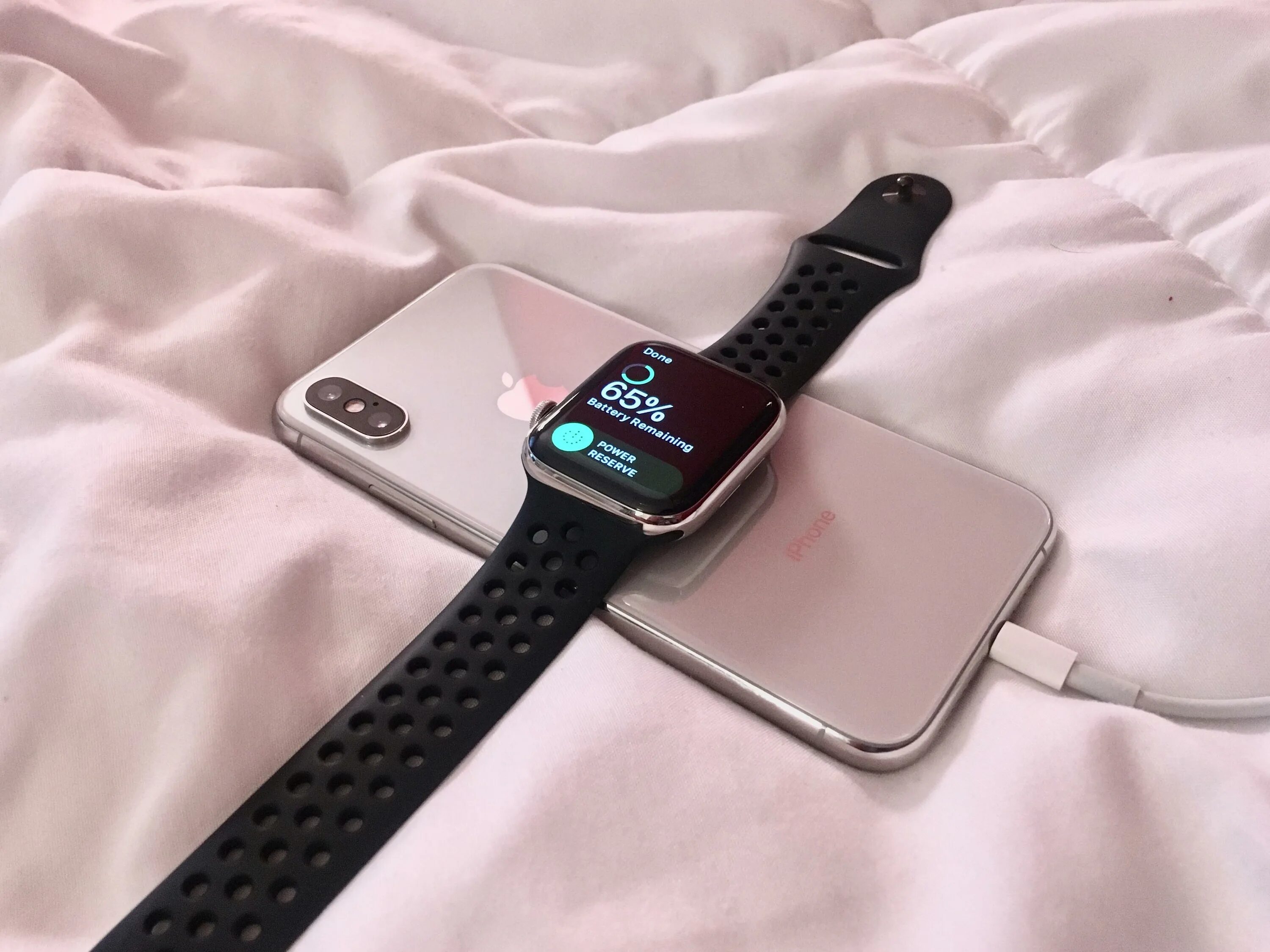 Заряжает ли айфон от айфона. Айфон 11 и эпл вотч. Часы эпл вотч 11. Apple IWATCH 7 зарядка. Эппл вотч для 11 айфона.