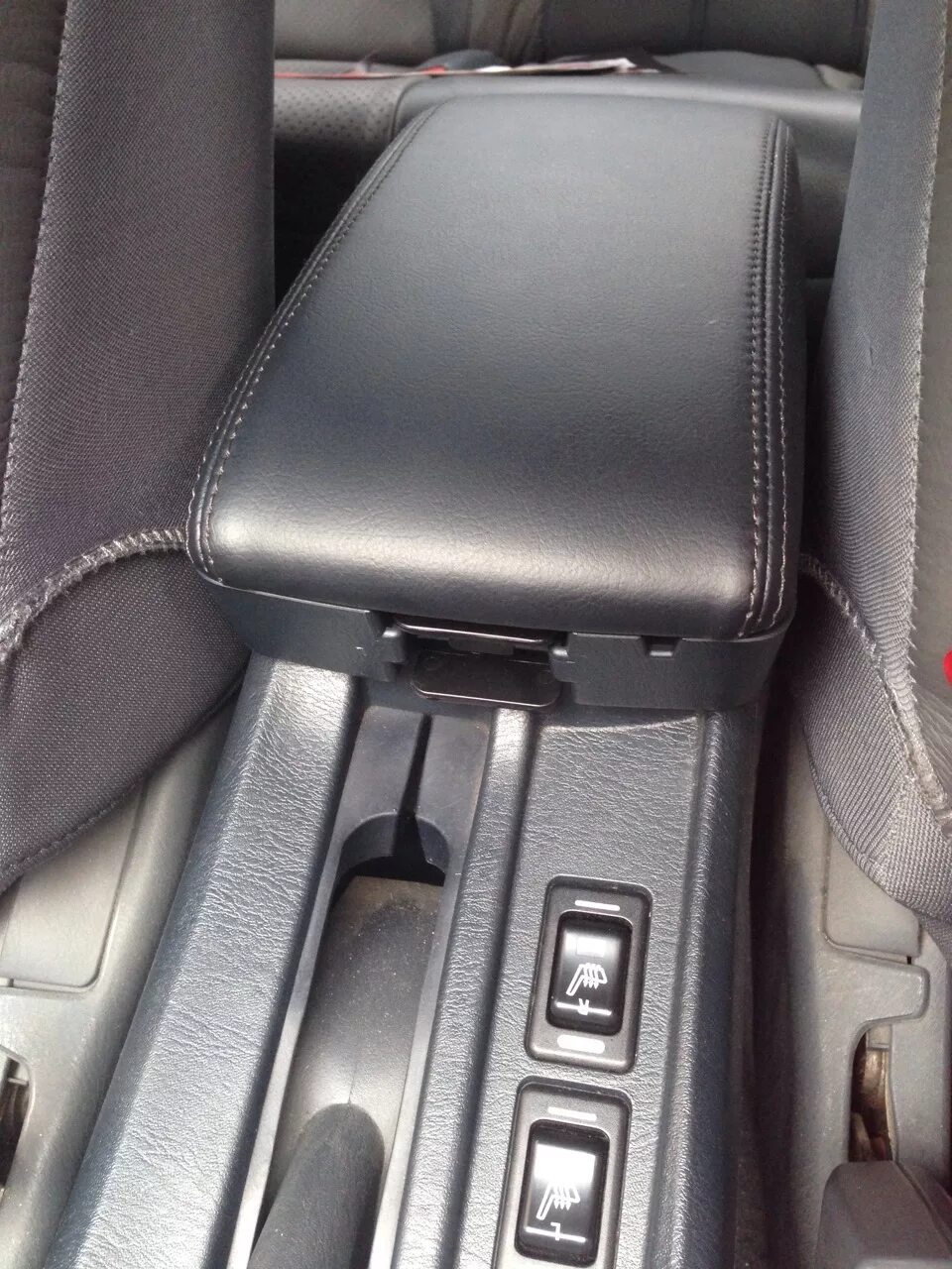 Подлокотник nissan almera н15. Подлокотник almera g15. Подлокотник ниссан альмера классик b10. Ниссан альмера 2015 год подлокотник. Подлокотник ниссан альмера g15.