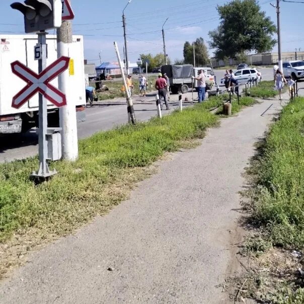 Жд переезд фото. Закрытый жд переезд. Жд переезд нарушение. Закрытие переезда. Перекрыли переезд.