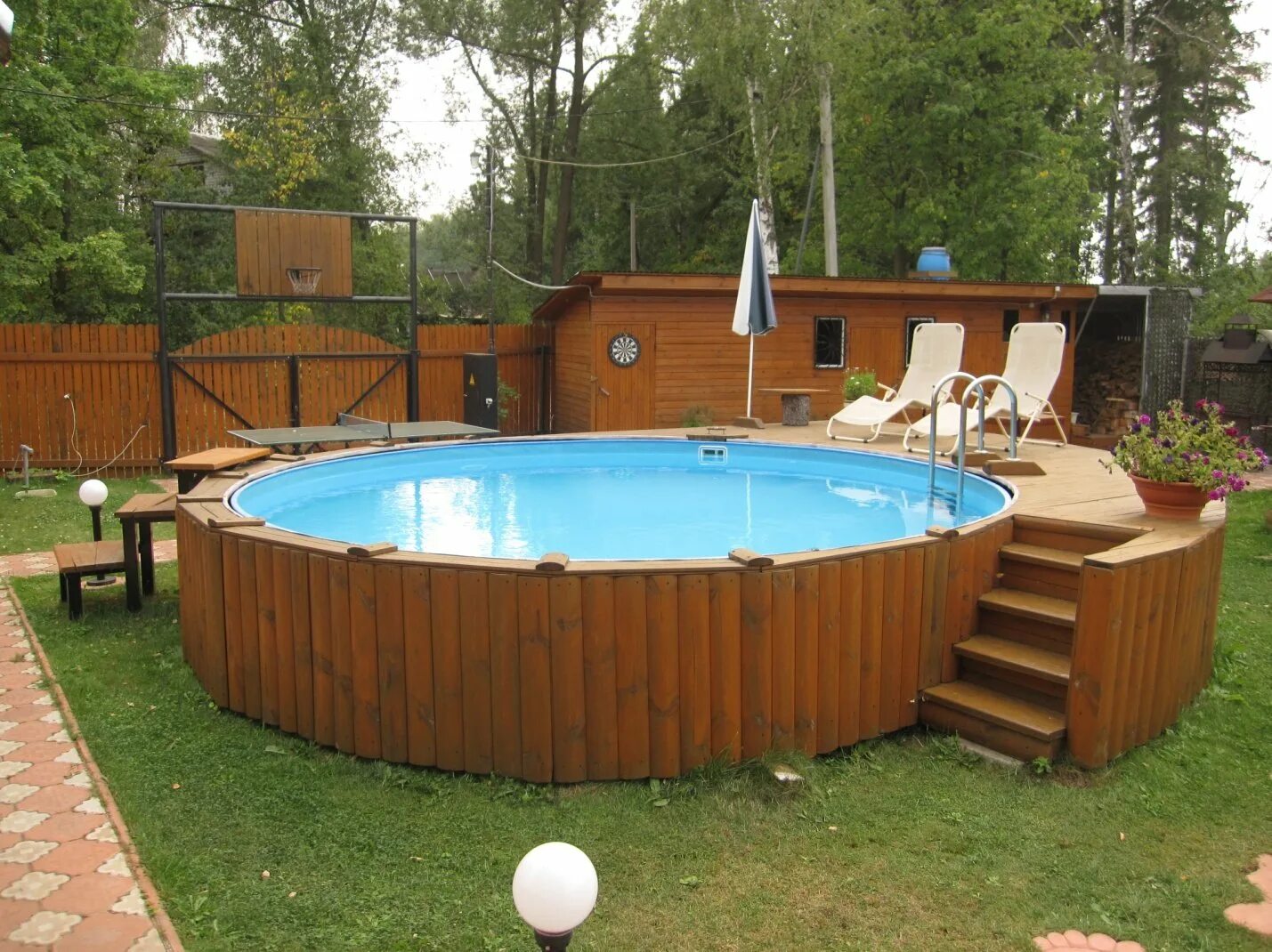 Место под бассейн на даче своими руками. Каркасный бассейн unipool. каркасный бассейн интекс ландшафт. деревянный бассейн. круглый бассейн на даче.