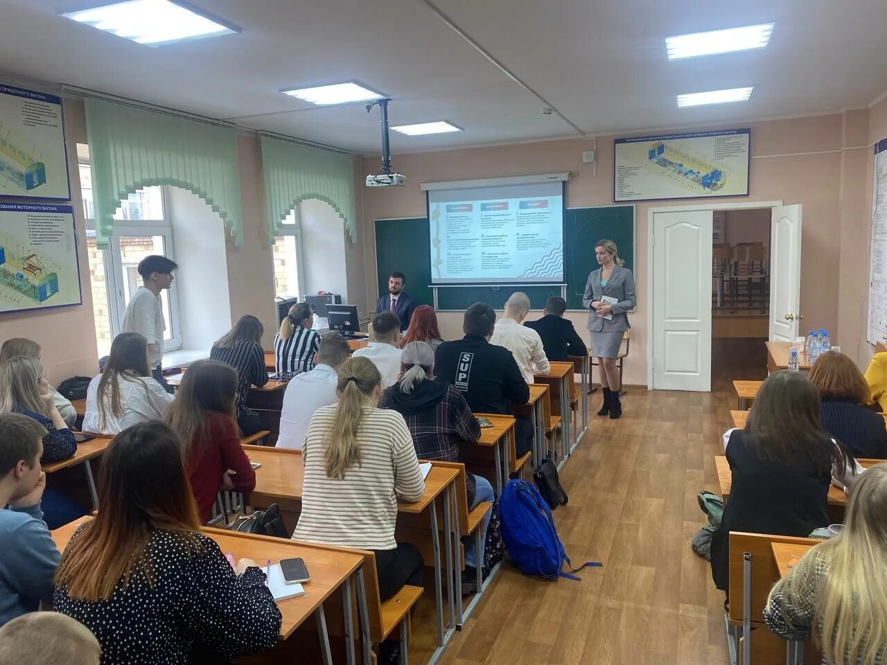 Республика алтай техникум колледж. Студенческая конференция молодежь наука. Студенческая конференция молодежь наука. Студенты колледжа. Студенческая конференция молодежь наука.