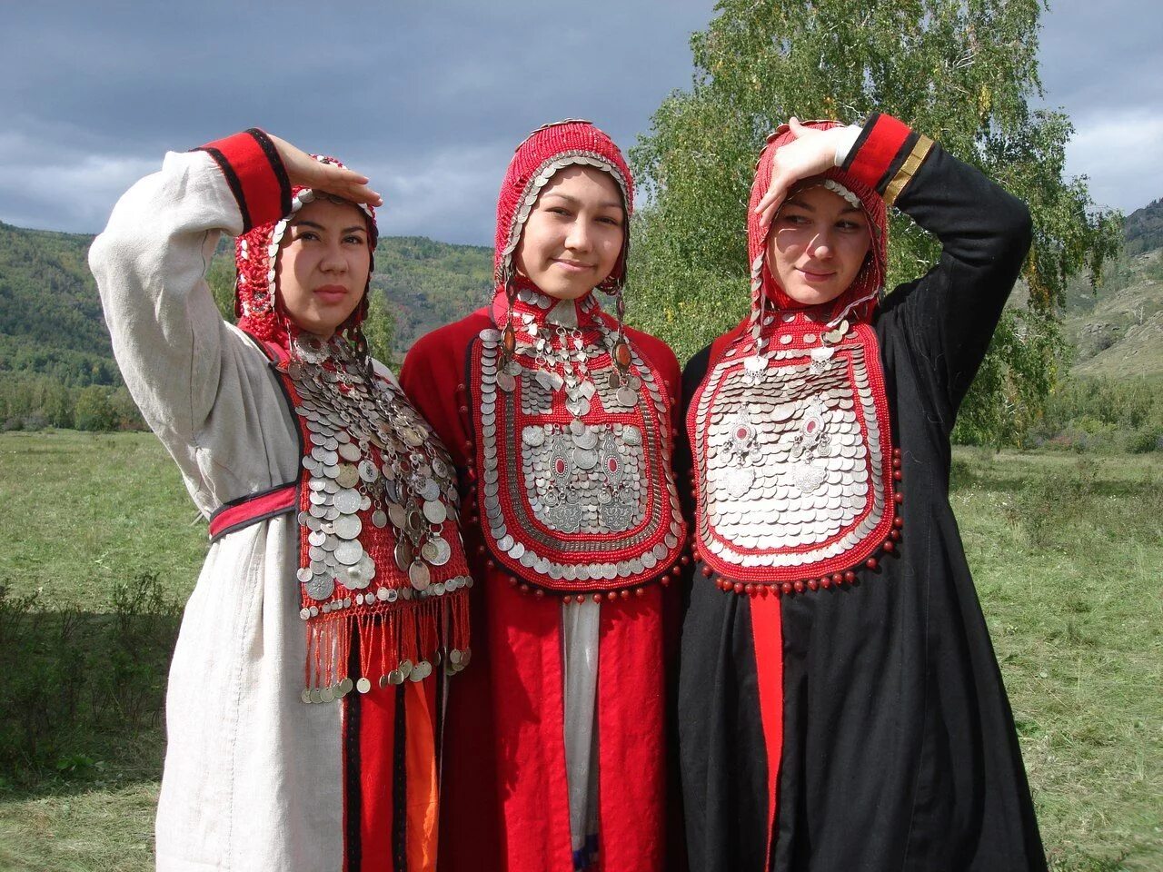 Айлинские башкиры. Башкирская Национальная одежда башкир. Нац наряд Башкиров. Башкирская Национальная одежда Бурзян. Два тюркских народа урала