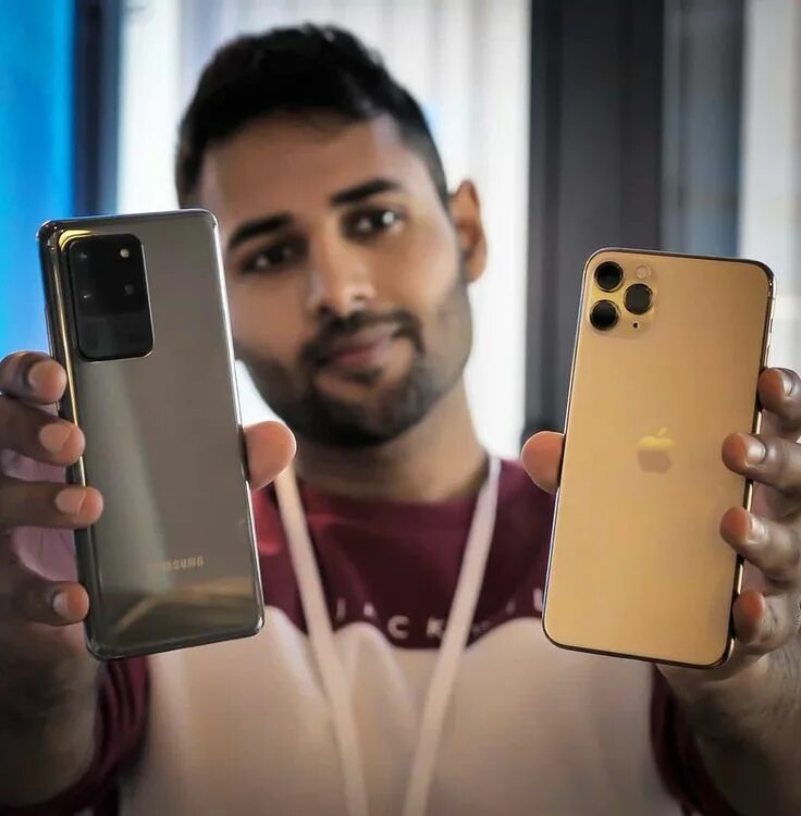 Айфон 13 про макс дата выхода. Iphone 20 pro max. айфон 20 промакс. человек с айфоном 12. айфон 15 pro.
