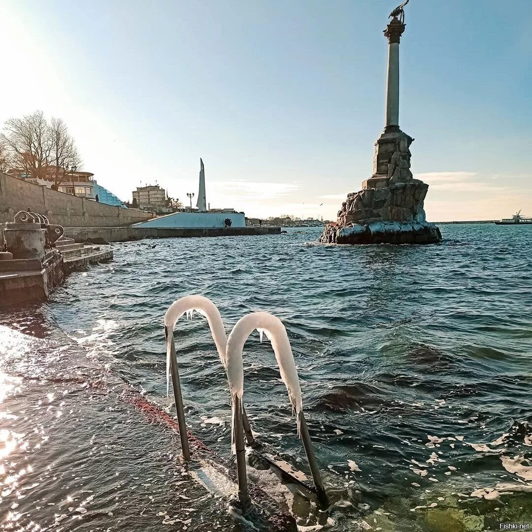 Что с севастополем сейчас. Черное море Севастополь. Севастополь море Севастополь. Севастополь красивые места. Море Крым Севастополь.