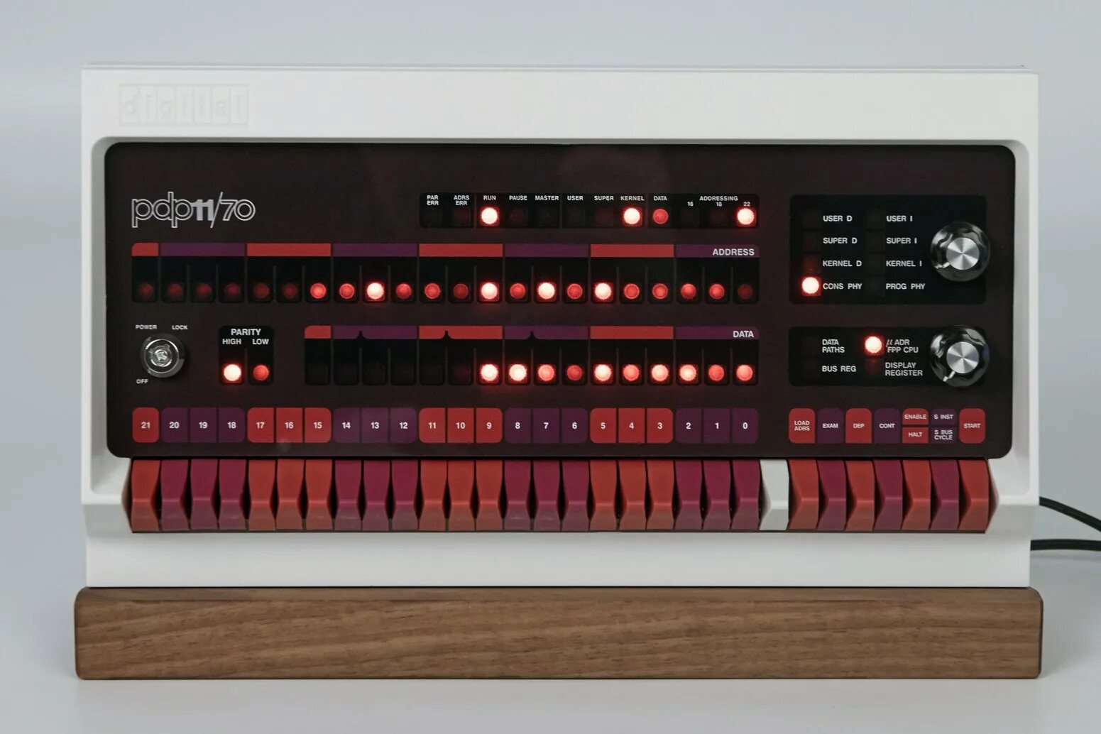 Pdp 11. Dec pdp 11 компьютер. Миникомпьютер pdp-11. Pdp-11 компьютер. Мини эвм pdp 11.