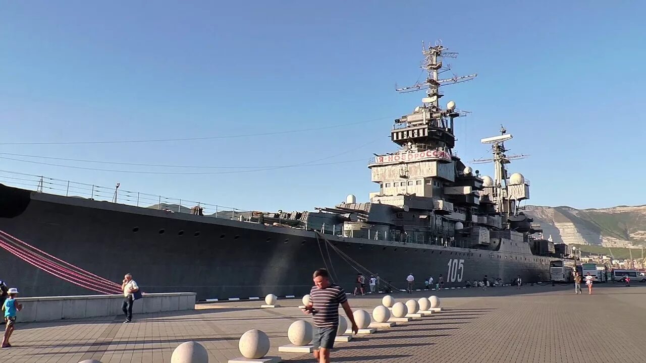 Новороссийск корабль музей. Крейсер кутузов в новороссийске. Памятник корабль в новороссийске. Памятник корабль в новороссийске. Крейсер кутузов в новороссийске.