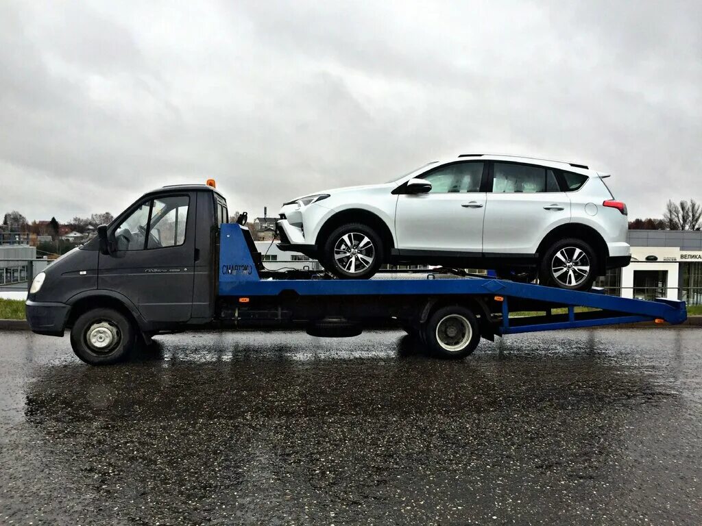 Iveco 360 эвакуатор. Водитель эвакуатора. Мини эвакуатор. Фольксваген транспортер т5 эвакуатор. 50,.