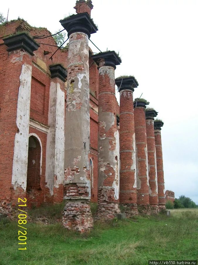 Развалины Великий Новгород. Развалины в Селищи Маловишерский район. Исторические руины в России. Селищи новгородская область