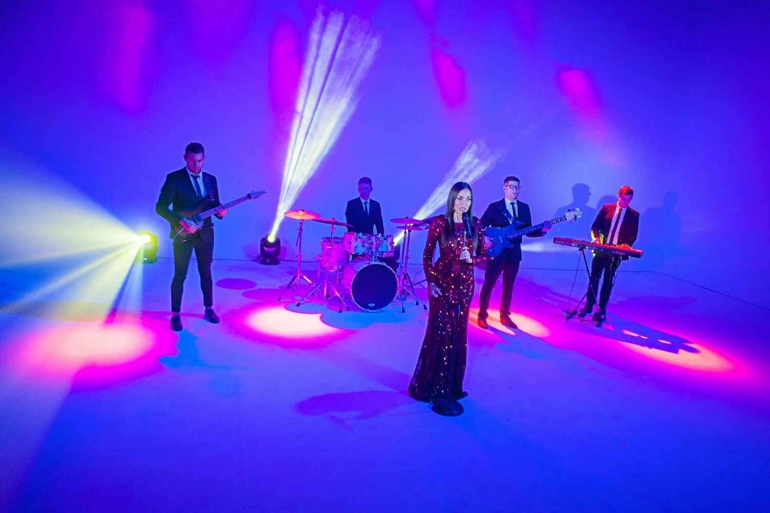 Кавер исполнение. Stereo drive кавер группа. Кавер группа mercury. Кавер-группа меркьюри. Кавер группа rivertime-show.