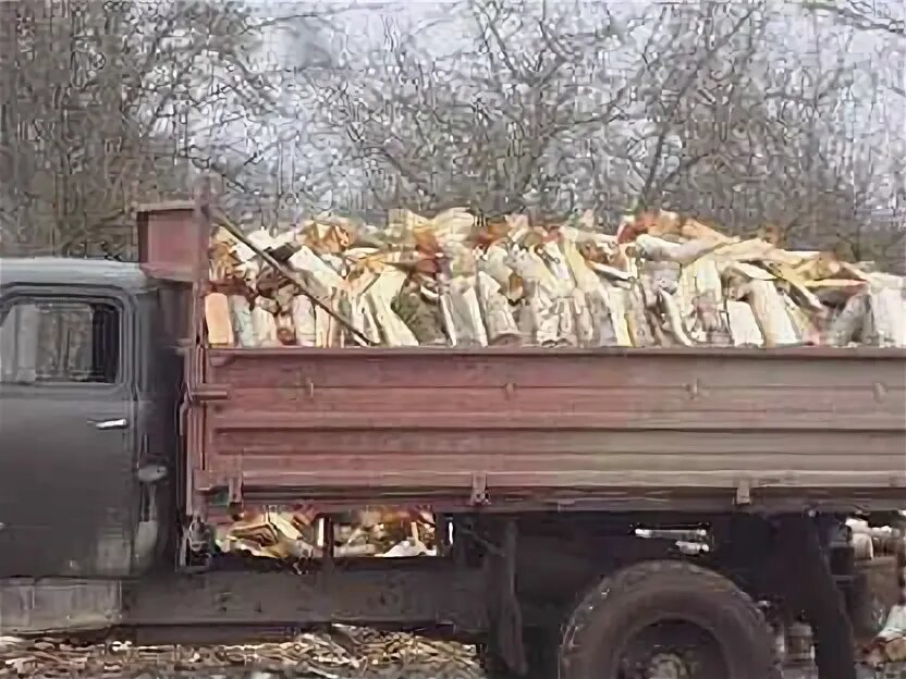 Сколько в газоне кубов дров колотых. Машина газон с дровами. куб древесины,колотые дрова в газоне. 5 кубов дров газон картинки. 6 кубов колотых дров войдет в газон.