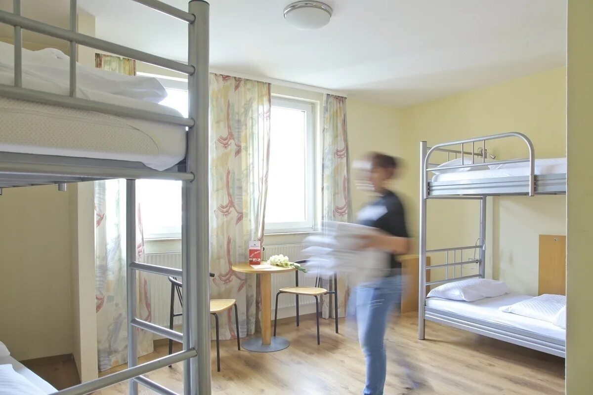 Купить общежитие в арзамасе. Общежитие. Общежитие университета. Общежитие в Берлине для студентов. Комната в общежитии.