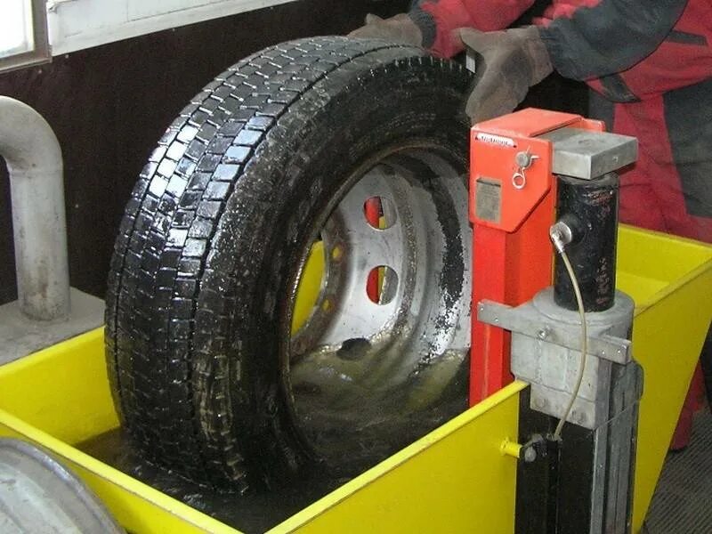 Электровулканизатор для колес грузовых автомобилей 6140. Лебедев вулканизация. Холодная вулканизация резины технология. Ванна для проверки камер Sivik КС-013.