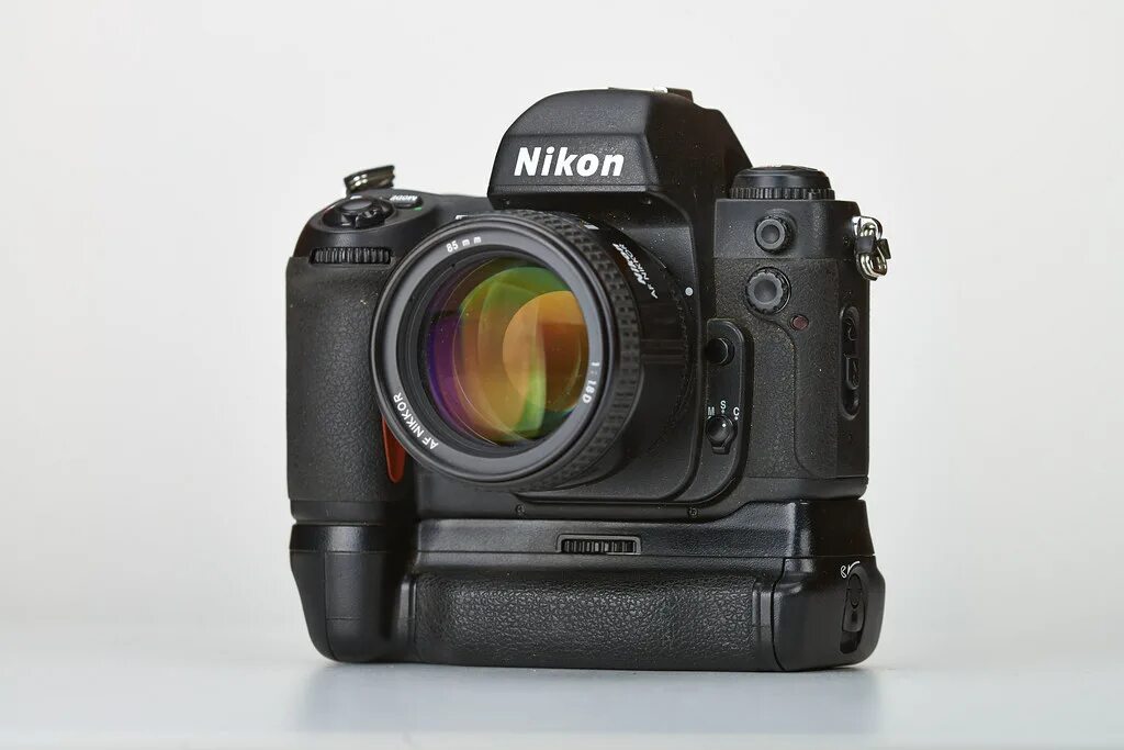 Nikon f 100. Nikon f100 kit. nikon f100 35mm. nikon 100.