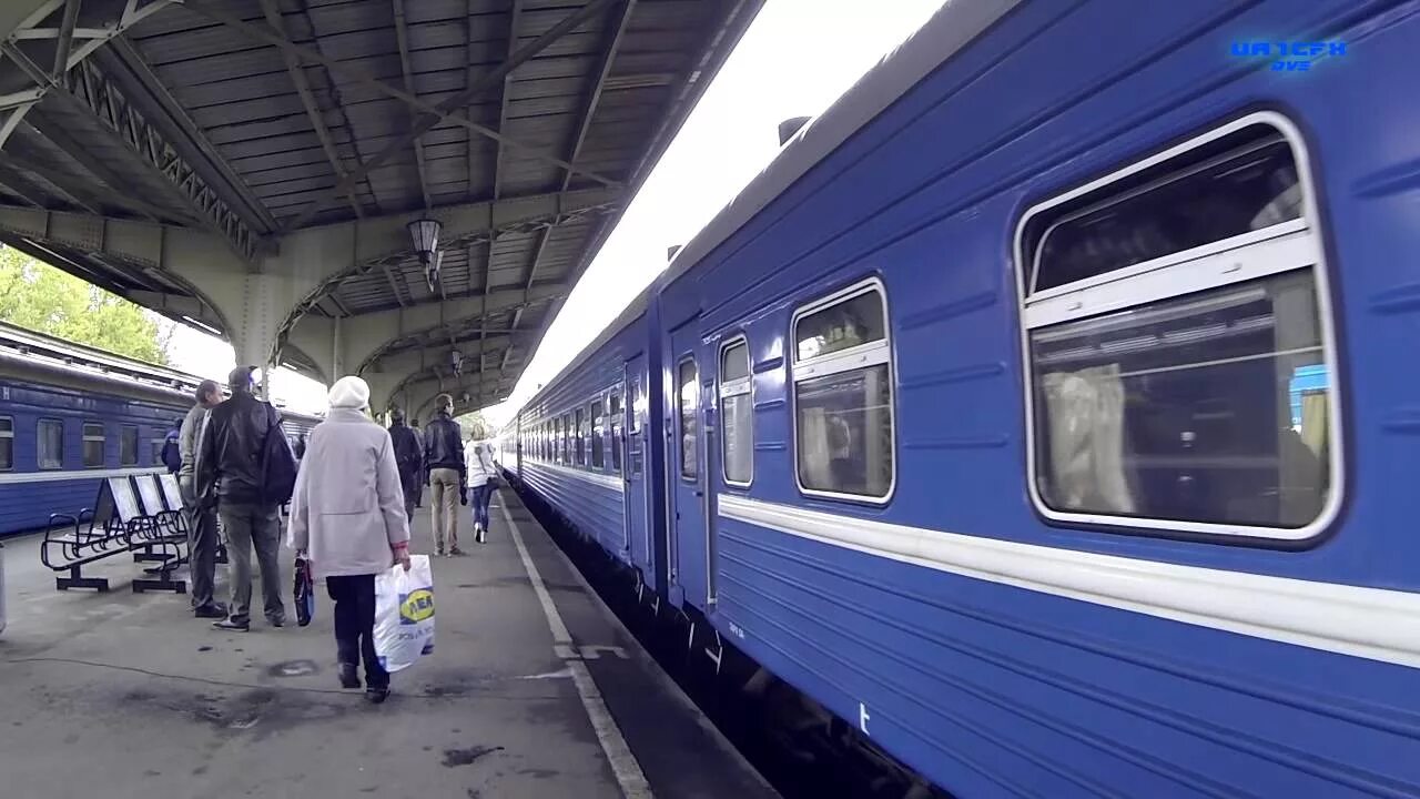 Спб белоруссия поезд. Фирменный поезд Витебский вокзал. Витебский вокзал Санкт-Петербург поезда. Станция Санкт-Петербург Витебский пассажирский. Поезд на Витебском вокзале.