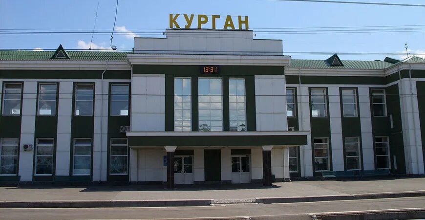 Жд курган телефон. ЖД вокзал Курган. Центральный вокзал Курган. Курган площадь имени в.м Слосмана 6. 7. Железнодорожный вокзал Курган открытие.