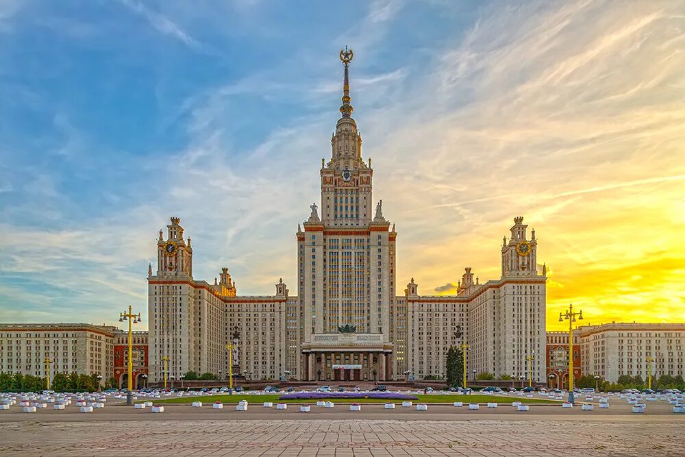 Мгу экология. МГУ Воробьевы горы. Здание МГУ В Москве. Парк МГУ на Воробьевых горах. Сталинская архитектура Москвы МГУ.