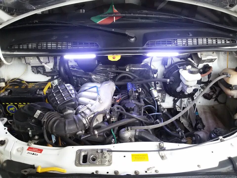 Подкапотка газель бизнес 4216 евро 3. Подкапотное пространство газель 4216. Подкапотка газель 3302. Газ 2752 подкапотное пространство. 8 подкапотное.