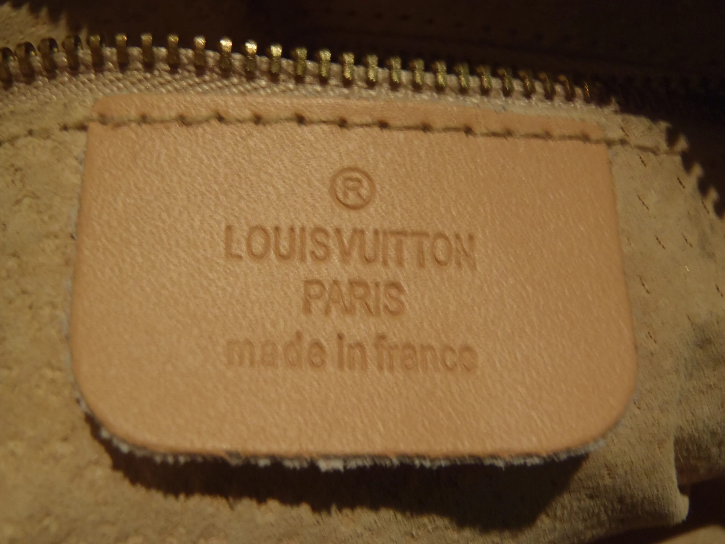 Mm3275 Louis Vuitton. Ярлык на сумке Louis Vuitton. Этикетка Луи Виттон оригинальная. Как определить оригинал сумки