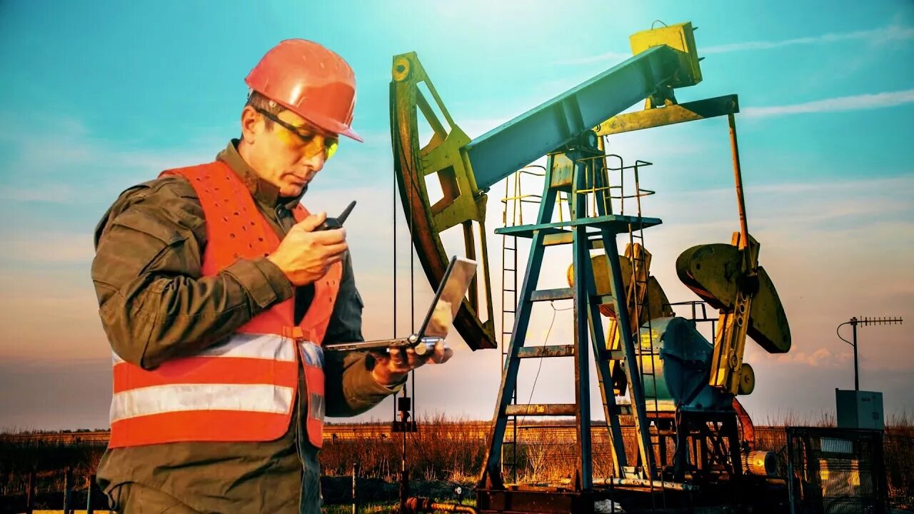 Рабочий нефть газ. Техник в нефтегазовой отрасли. Промышленная безопасность. Промышленность рабочие. Промышленная безопасность в нефтегазовой отрасли.
