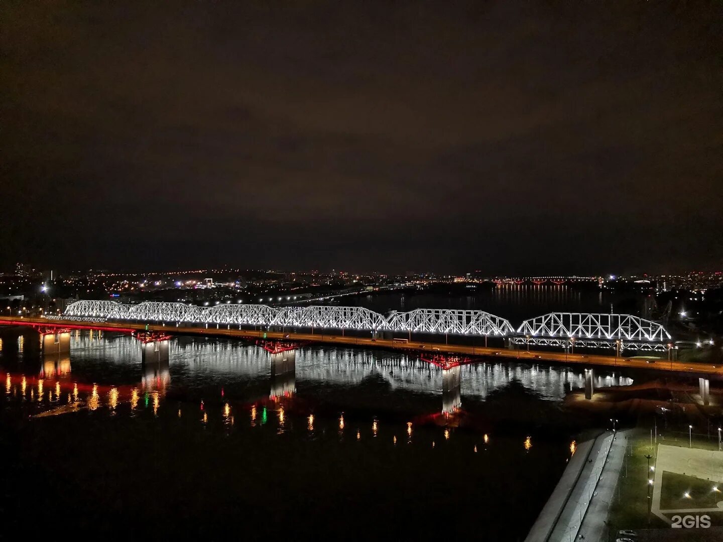 В красноярске на николаевском мосту. Николаевский мост Красноярск. Четвертый Николаевский мост в Красноярске. Николаевский, Железнодорожный мост Красноярск. Николаевский мост Красноярск ночью.