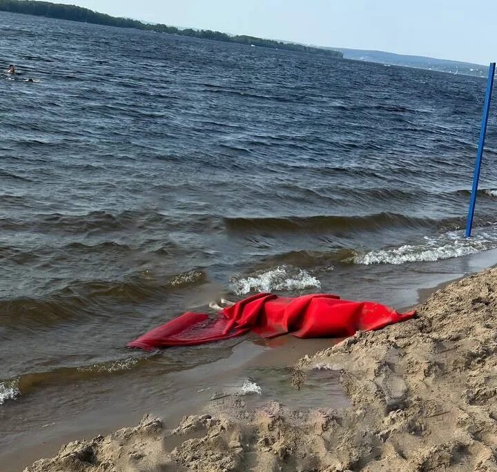 Все взморье утопает в свежем снегу