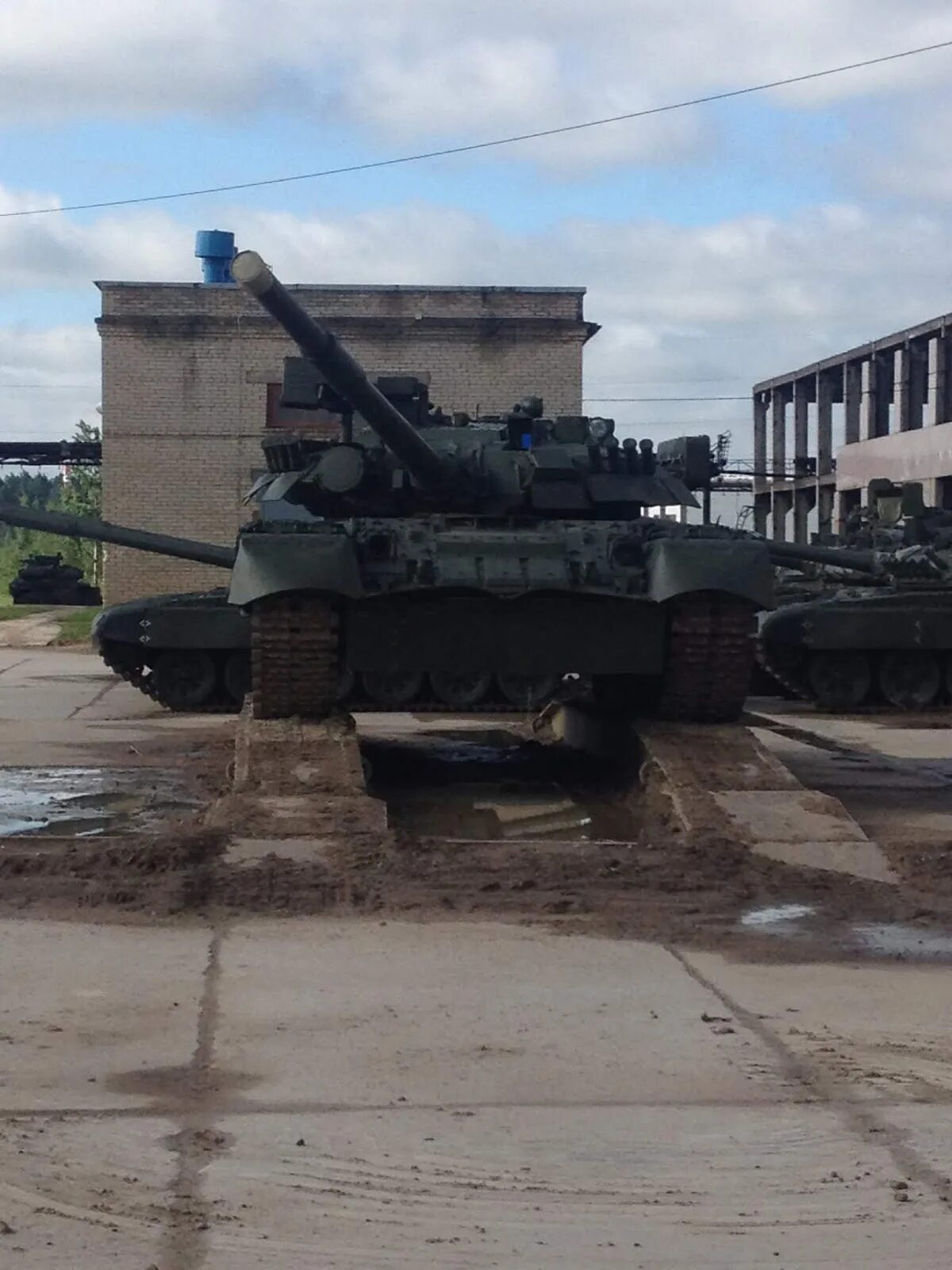 Танковый завод 61 бтрз. 560 бтрз возжаевка. 61 бтрз адрес. Маз 537 61 бтрз. Бронетанковый ремонтный завод в стрельне.