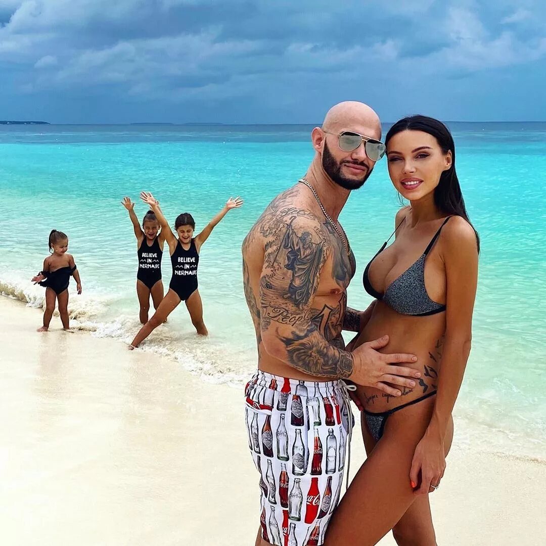 Джиган свадьба 2022. Джиган сейчас 2022. Джиган татуировки. Джиган в молодости и сейчас. Татуировка самойловой на животе.