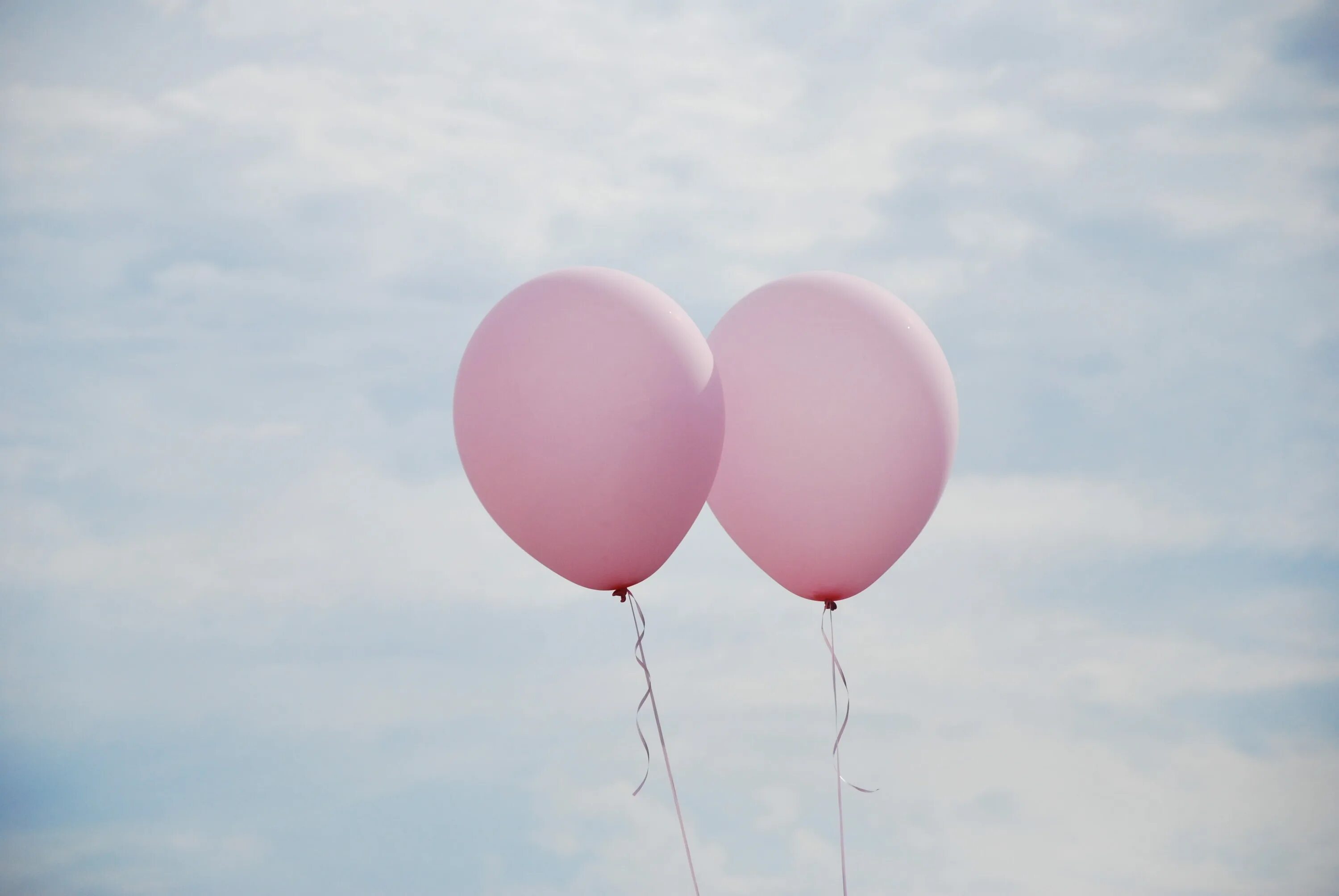 Три воздушных шарика. Воздушный шарик. Розовый воздушный шар. Розовые шарики воздушные. Розовые шарики.