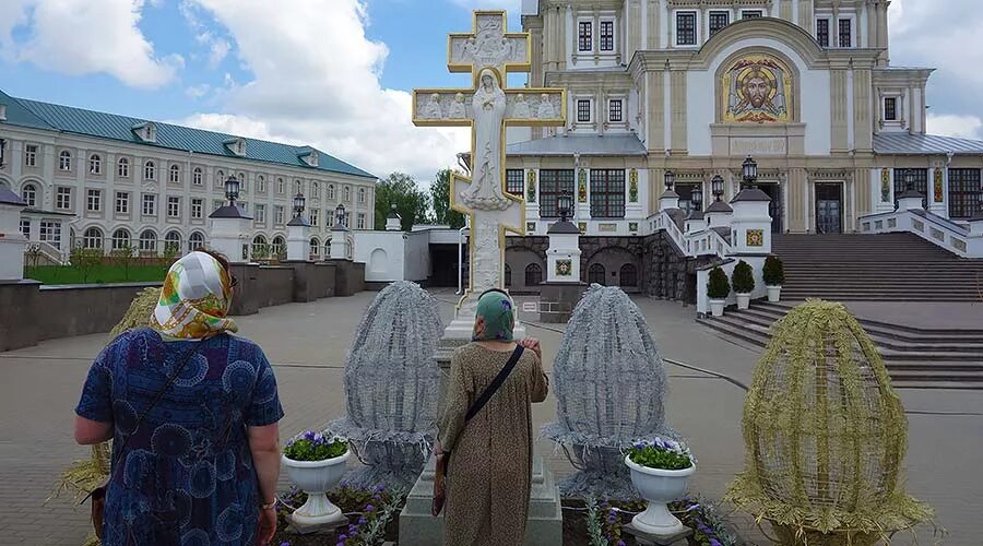 Нижний новгород дивеево как добраться. Крест с Богородицей в Дивеево.