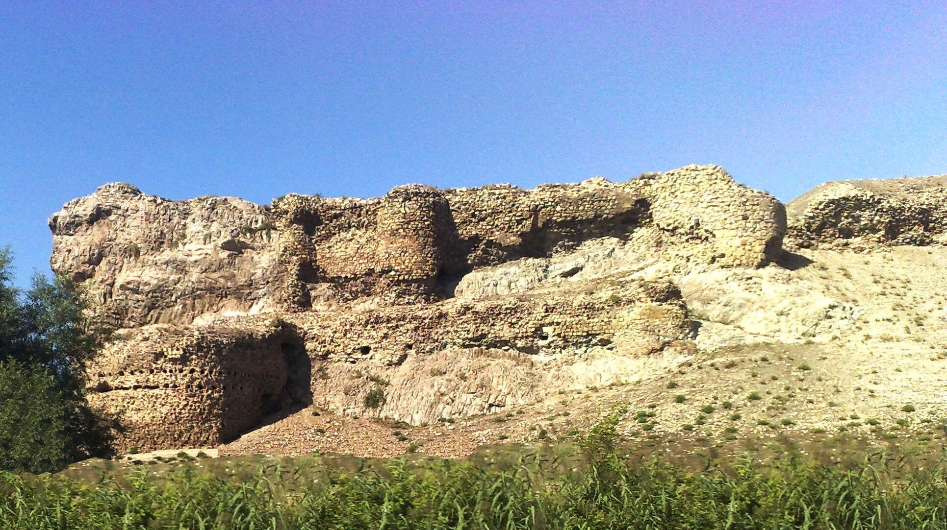 Bu qala. Гейазан (крепость). bugurd qalasi. alamud qalasi. qala.