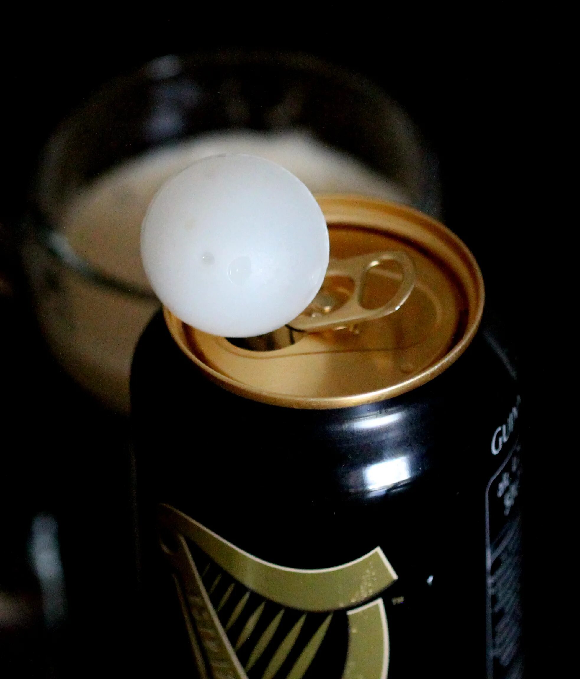 Купить азотную капсулу. Пиво Guinness с азотной капсулой. Guinness Draught Stout с азотной капсулой. Пиво Guinness с капсулой азота. Пиво Genesis с азотной капсулой.