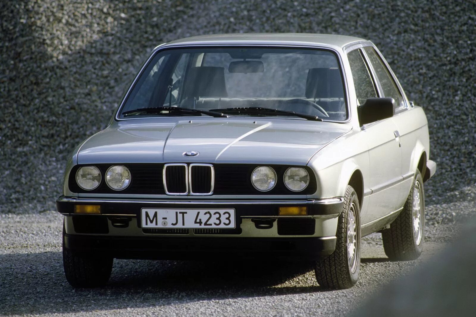 Бмв 3 поколения. БМВ 318 1983. BMW 3 e30 318i. BMW 3 1985 318. 318i BMW 1983.