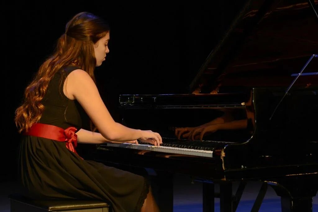 Звезды в филармонии кузбасса. Музыкальное отделение москва. Преподаватель школы искусств. Большой театр хор большого театра. Г.