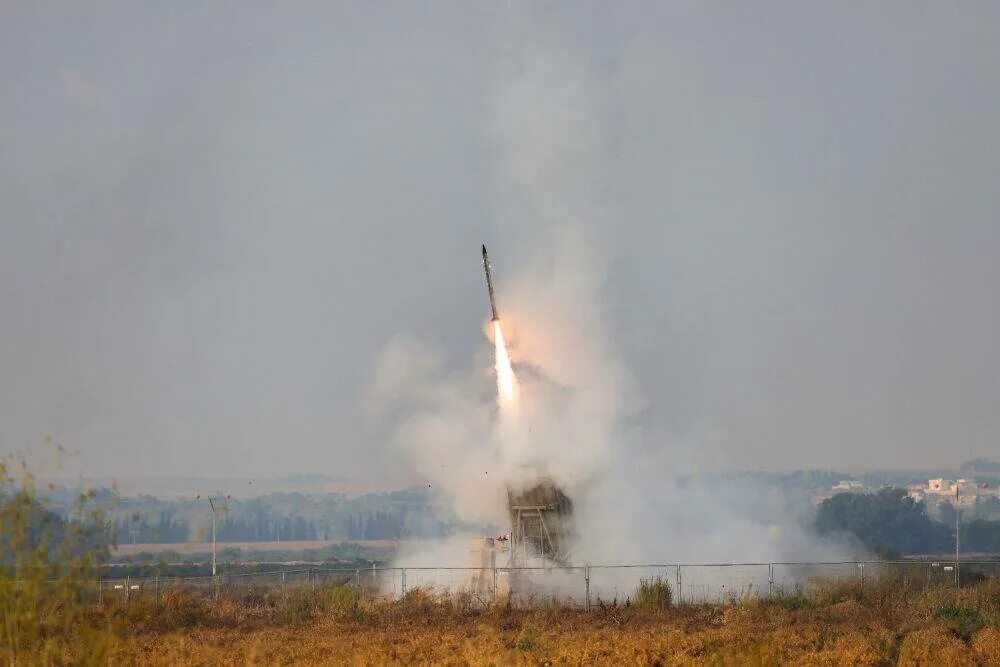 Ракетная тревога сегодня. Ракетный обстрел. Российские ракеты. Ракета Военная. Украинские ракеты.