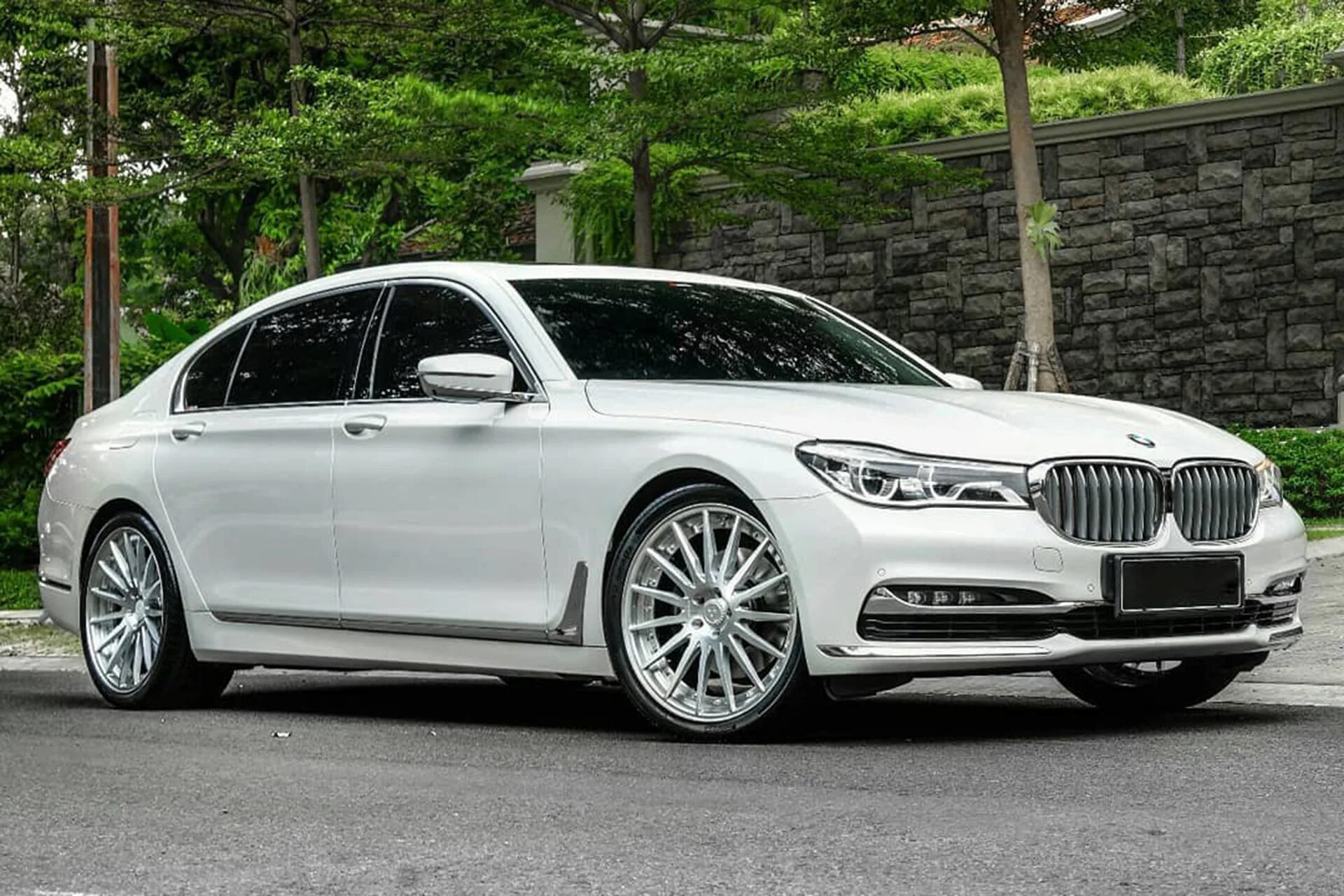 Бмв 7 седан. Bmw m7 2017. Bmw 750i 2017. Bmw 7 g11 lci. М 7 стоит.