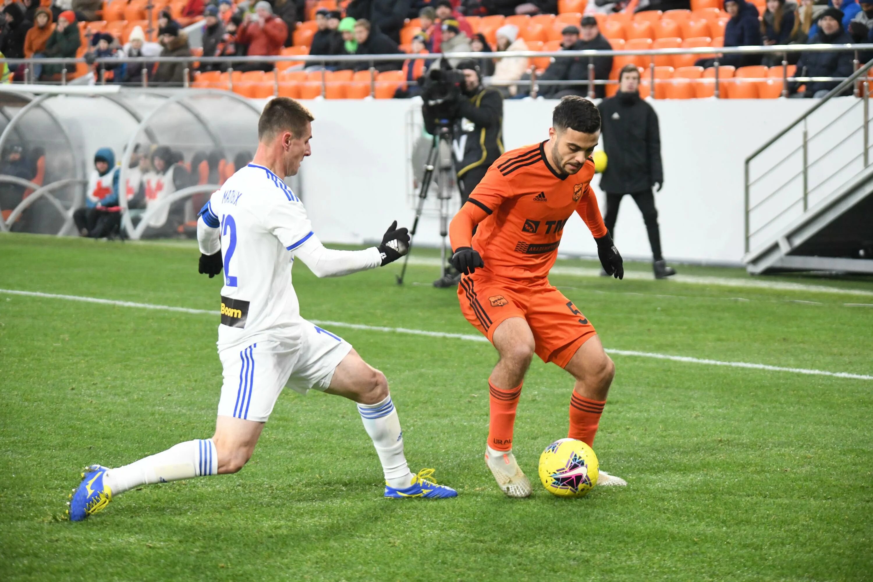 Урал оренбург матч 5:3. Урал - оренбург матч. Урал оренбург обзор матча сегодня. Урал оренбург обзор матча сегодня. Молодега оренбург клуб.