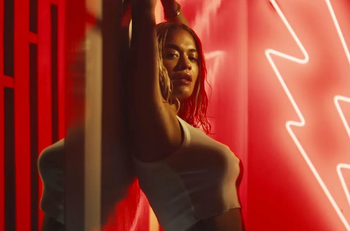 Rita ora think twice. Рита Ора клипы. Рита Ора 2023. Рита Чарелли. Рита Ора Let.