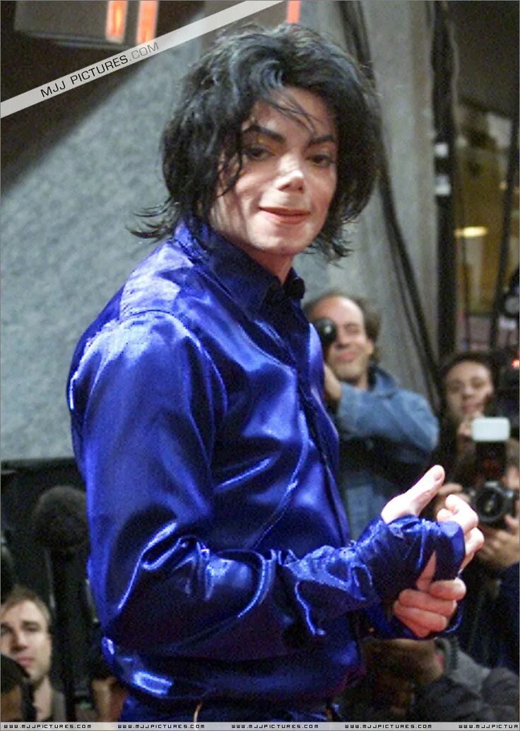 Michael every day. Michael jackson virgin megastore 2001.