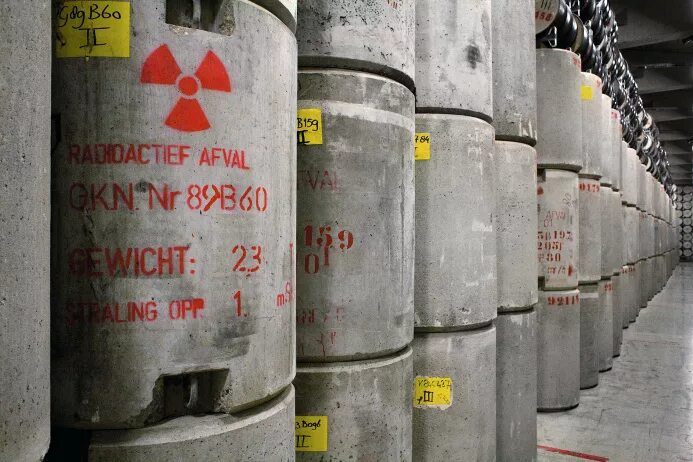 Цементирование радиоактивные отходы. Хранилище твердых радиоактивных отходов. Твердые радиоактивные отходы. Захоронение ядерных отходов.
