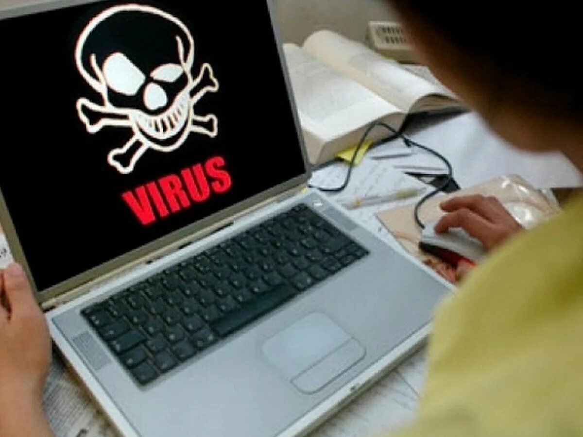 Virus pc. Компьютерные вирусы. Компьютер заражен вирусом. Компьютерные вирусы картинки. Компьютер без антивируса.