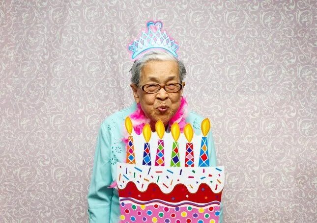 Подарок бабушке. Как удивить бабушку. Подарок бабе. Подарок бабушке и дедушке. Оригинальный подарок бабушке.