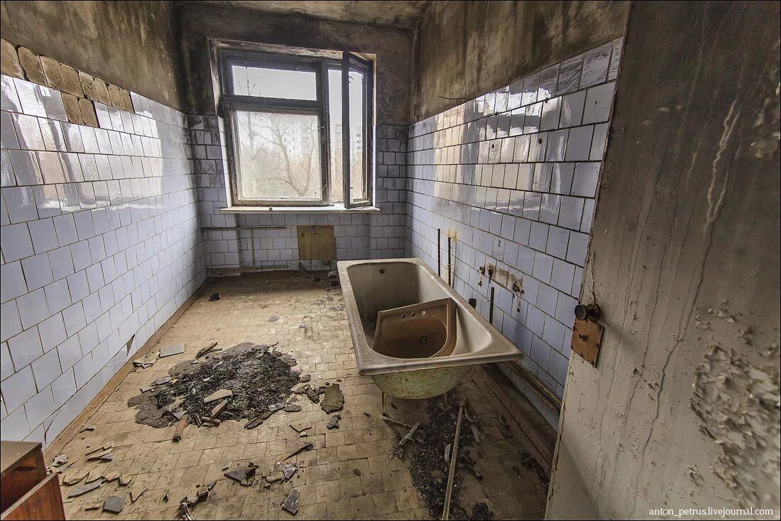 Чернобыль жуткие. Страшные заброшки в Припяти. Самое страшное место в Припяти. Самые жуткие места в Чернобыле.