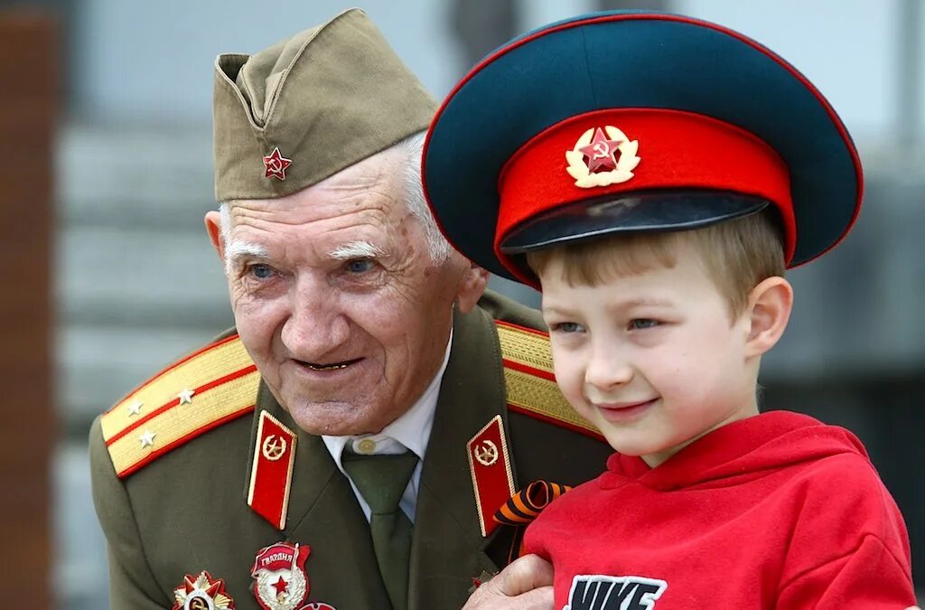 Спасибо деду он научил нас вязать разные