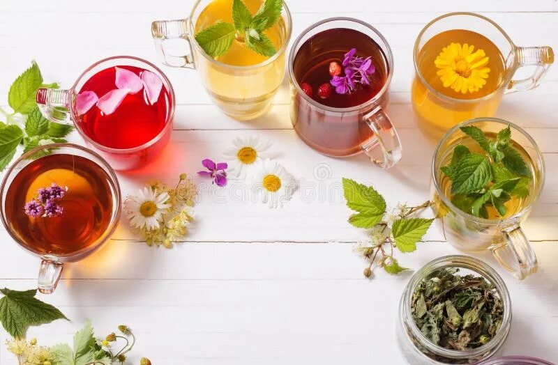 Травяной чай польза и вред. Чай на травах. травяной чай в кружке. herbal чай. травяной чай фон.