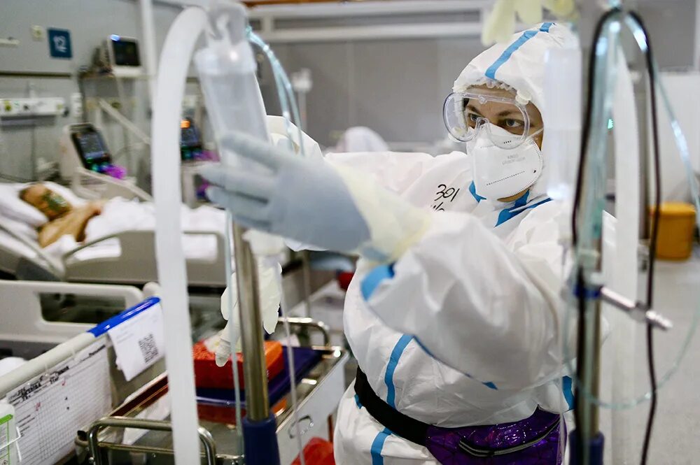 Ученые по коронавирусу в Коммунарке. В России выявили 15 316 новых случаев коронавируса. Как заболевают ковид