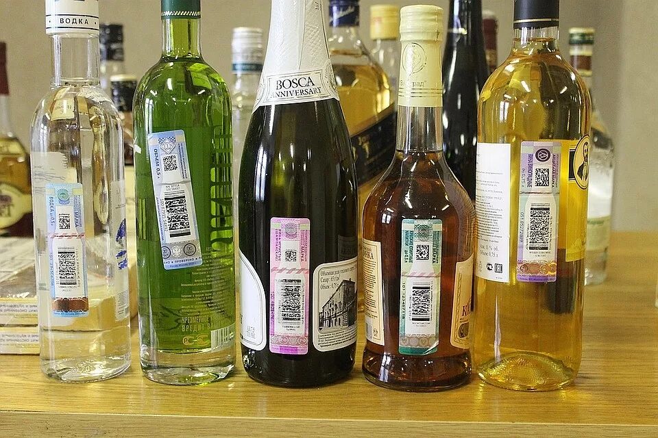 ликероводочные изделия ассортимент. к ликероводочным изделиям относятся. ярославский ликёро-водочный завод. бутурлиновский ликеро-водочный завод. куйбышевский ликеро-водочный завод.