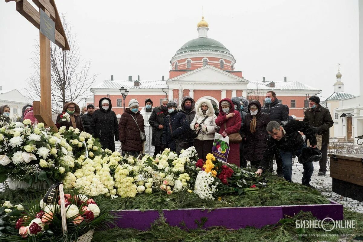 Могила митрополита Феофана. Панихида в Казанском соборе. Где похоронить маму